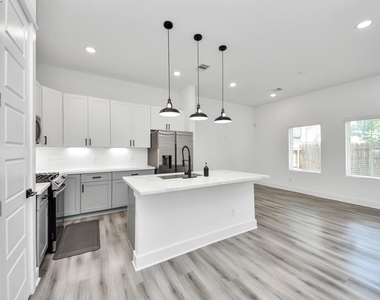 318 Neyland Street - Photo Thumbnail 13