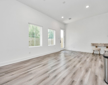 318 Neyland Street - Photo Thumbnail 27