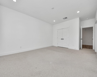 318 Neyland Street - Photo Thumbnail 10