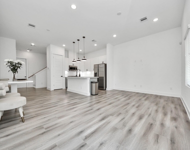 318 Neyland Street - Photo Thumbnail 8