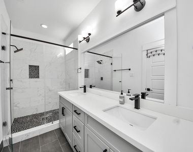 318 Neyland Street - Photo Thumbnail 28