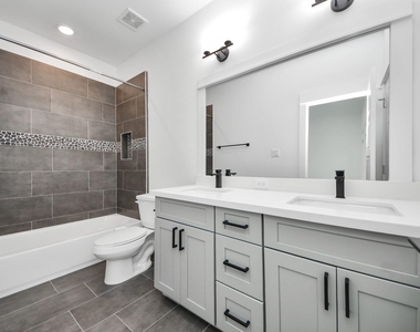 318 Neyland Street - Photo Thumbnail 25
