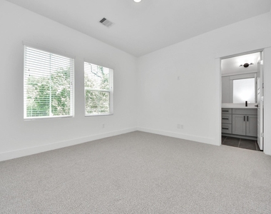 318 Neyland Street - Photo Thumbnail 16