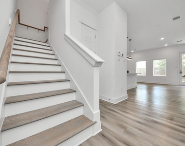 318 Neyland Street - Photo Thumbnail 7
