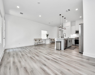 318 Neyland Street - Photo Thumbnail 17