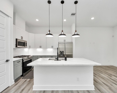 318 Neyland Street - Photo Thumbnail 5
