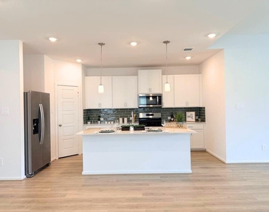 16238 Parish Pointe - Photo Thumbnail 17