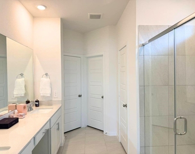 16238 Parish Pointe - Photo Thumbnail 24