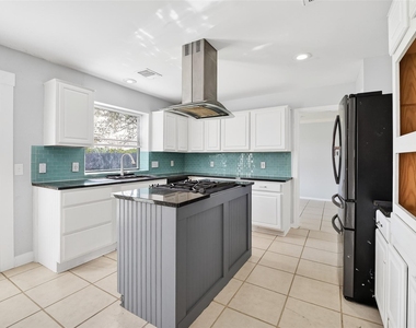 128 Bayou Bend Drive - Photo Thumbnail 10