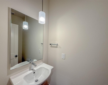881 Rachel Street - Photo Thumbnail 10
