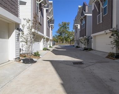 881 Rachel Street - Photo Thumbnail 1