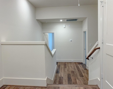 881 Rachel Street - Photo Thumbnail 17