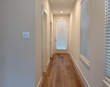 881 Rachel Street - Photo Thumbnail 24