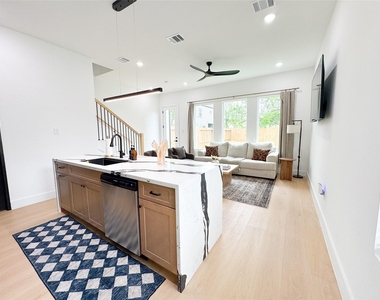 3920 Aledo Street - Photo Thumbnail 2