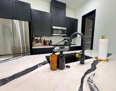 3920 Aledo Street - Photo Thumbnail 4