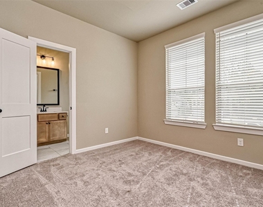 515 Longleaf Pine Drive - Photo Thumbnail 25