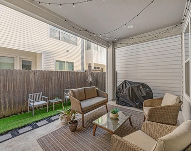 8817 Hollister Pine Court - Photo Thumbnail 26