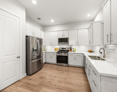 8817 Hollister Pine Court - Photo Thumbnail 12