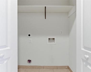 408 Eichwurzel Lane - Photo Thumbnail 15