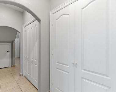 408 Eichwurzel Lane - Photo Thumbnail 11