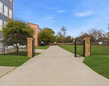 408 Eichwurzel Lane - Photo Thumbnail 5