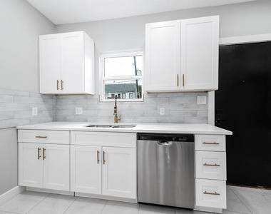 2511 Arbor Street - Photo Thumbnail 10