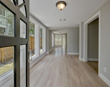 3605 Plumb Street - Photo Thumbnail 2