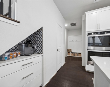 4026 Delta Rose Street - Photo Thumbnail 12