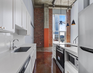 2000 Bagby Street - Photo Thumbnail 8