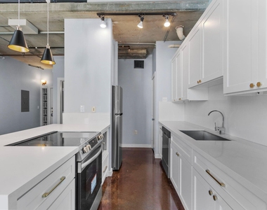 2000 Bagby Street - Photo Thumbnail 4