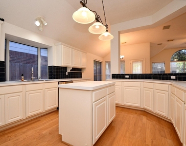 1215 Wood Haven Court - Photo Thumbnail 12