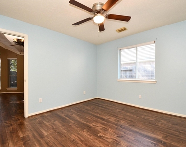 1215 Wood Haven Court - Photo Thumbnail 6