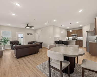 1010 Gentle Nook Drive - Photo Thumbnail 6
