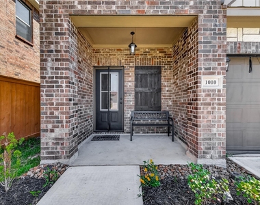 1010 Gentle Nook Drive - Photo Thumbnail 3