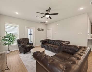 1010 Gentle Nook Drive - Photo Thumbnail 10