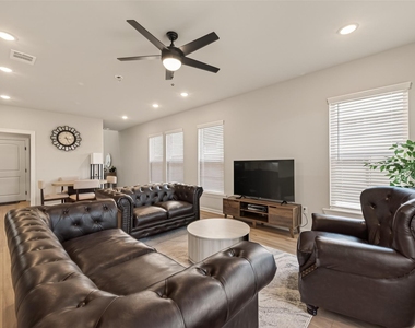1010 Gentle Nook Drive - Photo Thumbnail 12