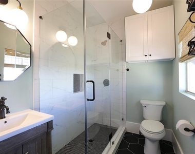 2119 Freeman Street - Photo Thumbnail 10