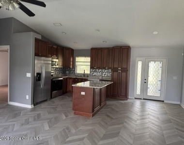 710 Avalon Street Se - Photo Thumbnail 5