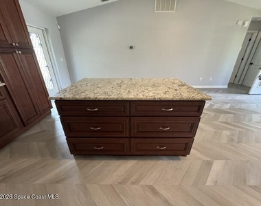 710 Avalon Street Se - Photo Thumbnail 8