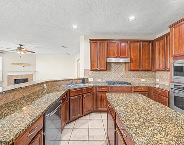 7527 Trail Hollow - Photo Thumbnail 13