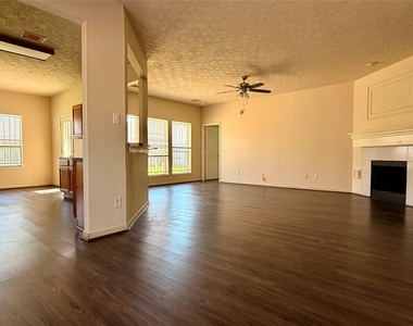 13423 Agarita Lane - Photo Thumbnail 7