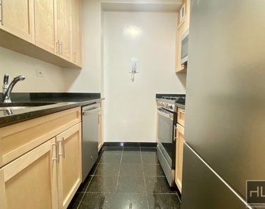 East 55 Street - Photo Thumbnail 1