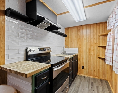 12039 Anderson Road - Photo Thumbnail 9