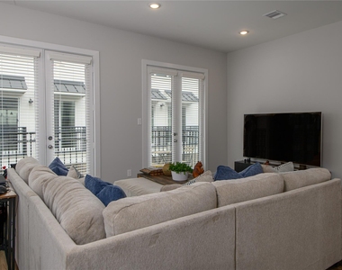 1274 N Post Oak Road - Photo Thumbnail 8