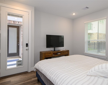 1274 N Post Oak Road - Photo Thumbnail 16