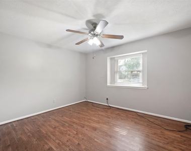 28914 Pine Hill Drive - Photo Thumbnail 11