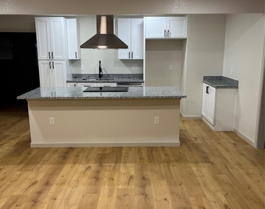 902 Alice Street - Photo Thumbnail 2