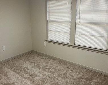 902 Alice Street - Photo Thumbnail 11