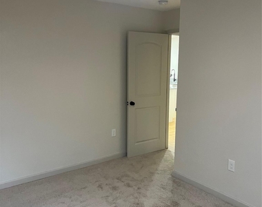 902 Alice Street - Photo Thumbnail 10