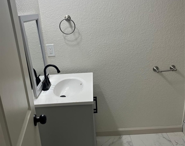 902 Alice Street - Photo Thumbnail 13